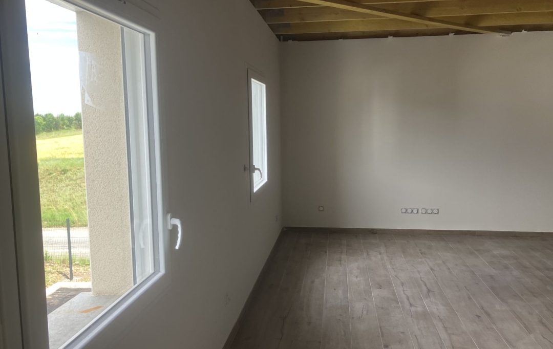 BATI-TERRE : Office | CHABEUIL (26120) | 40 m2 | 520 € 